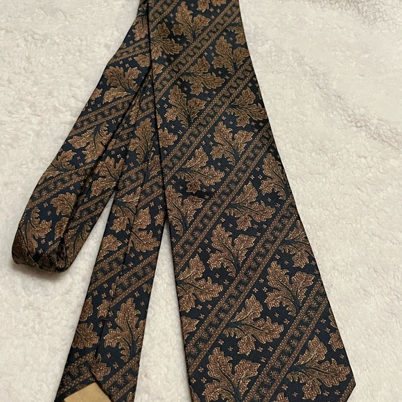 Yves Saint Laurent Necktie (PRICE FIRM❤️) - Picture 4 of 5